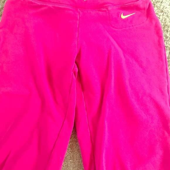 Nike Pants - ⚡️FLASH SALE ⚡️NIKE DRI FIT CAPRIS ⚡️$8💥🌟🌟🌟
